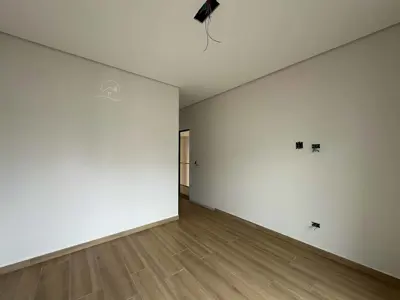 Casa - Sobrado Novo com 3 quartos (sendo 3 suite(s)) a 1300,00 metros praia.