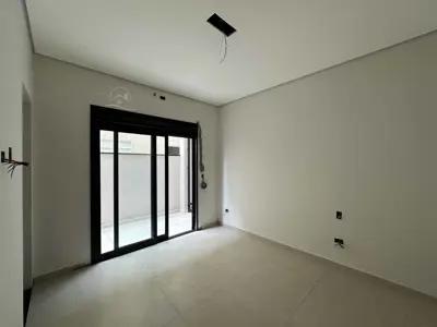 Casa - Sobrado Novo com 3 quartos (sendo 3 suite(s)) a 1300,00 metros praia.