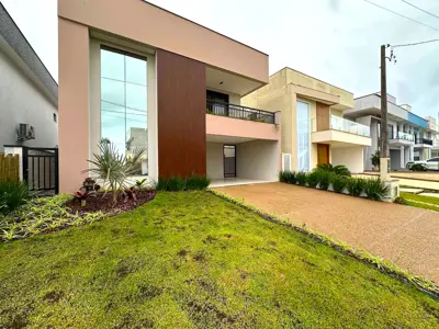 Casa - Sobrado Novo com 3 quartos (sendo 3 suite(s)) a 1300,00 metros praia.