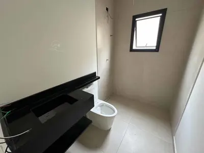 Casa - Sobrado Novo com 3 quartos (sendo 3 suite(s)) a 1300,00 metros praia.