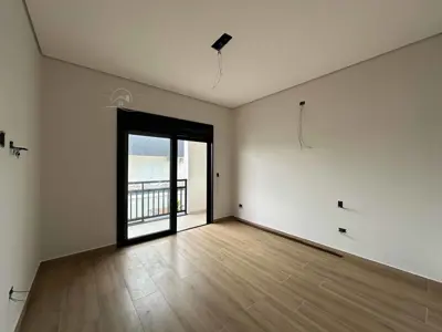 Casa - Sobrado Novo com 3 quartos (sendo 3 suite(s)) a 1300,00 metros praia.
