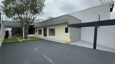 Casa - Térrea com 2 quartos (sendo 1 suite(s)) a 800,00 metros praia.