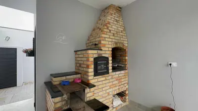 Casa - Térrea com 2 quartos (sendo 1 suite(s)) a 800,00 metros praia.