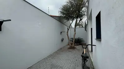 Casa - Térrea com 2 quartos (sendo 1 suite(s)) a 800,00 metros praia.