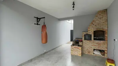 Casa - Térrea com 2 quartos (sendo 1 suite(s)) a 800,00 metros praia.