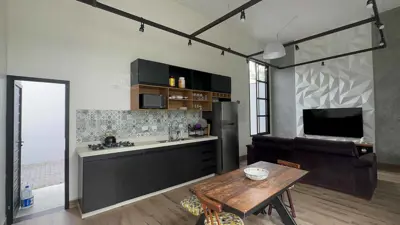 Casa - Térrea com 2 quartos (sendo 1 suite(s)) a 800,00 metros praia.