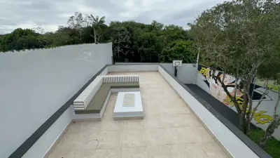 Casa - Térrea com 2 quartos (sendo 1 suite(s)) a 800,00 metros praia.