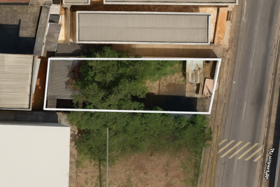 Terreno - Amplo com  quartos  a 900,00 metros praia.