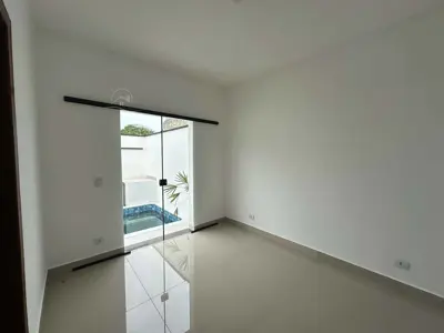 Casa - Térrea com 2 quartos (sendo 1 suite(s)) a 1200,00 metros praia.