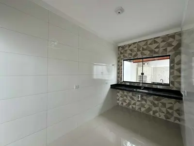 Casa - Térrea com 2 quartos (sendo 1 suite(s)) a 1200,00 metros praia.