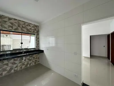 Casa - Térrea com 2 quartos (sendo 1 suite(s)) a 1200,00 metros praia.