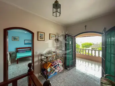 Casa - Sobrado com 2 quartos (sendo 1 suite(s)) a 600,00 metros praia.