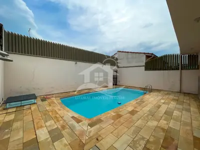 Casa - Sobrado com 2 quartos (sendo 1 suite(s)) a 600,00 metros praia.