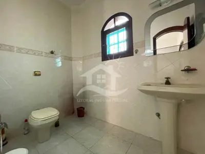 Casa - Sobrado com 2 quartos (sendo 1 suite(s)) a 600,00 metros praia.