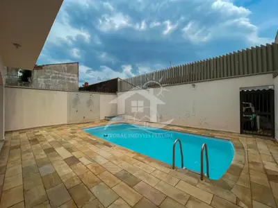 Casa - Sobrado com 2 quartos (sendo 1 suite(s)) a 600,00 metros praia.