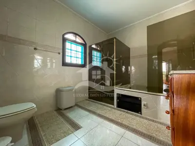 Casa - Sobrado com 2 quartos (sendo 1 suite(s)) a 600,00 metros praia.