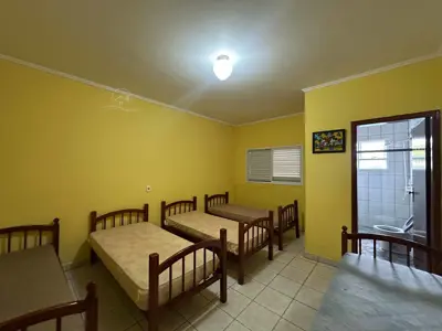 Casa - Mezanino com 3 quartos (sendo 1 suite(s)) a 600,00 metros praia.