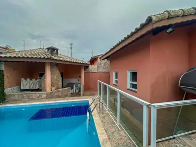 Casa - Mezanino com 3 quartos (sendo 1 suite(s)) a 600,00 metros praia.