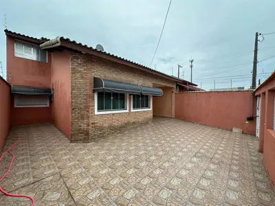 Casa - Mezanino com 3 quartos (sendo 1 suite(s)) a 600,00 metros praia.