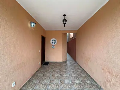 Casa - Mezanino com 3 quartos (sendo 1 suite(s)) a 600,00 metros praia.