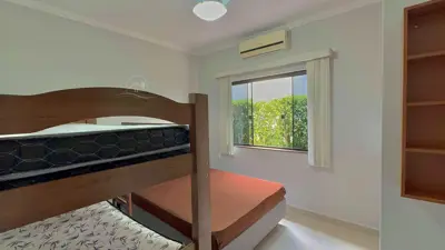 Casa - Térrea com piscina com 4 quartos (sendo 2 suite(s)) a 500,00 metros praia.