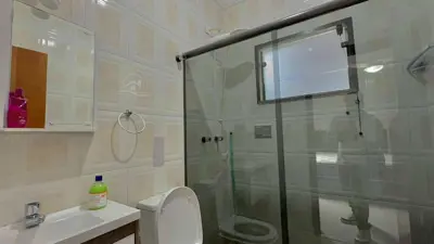 Casa - Térrea com piscina com 4 quartos (sendo 2 suite(s)) a 500,00 metros praia.