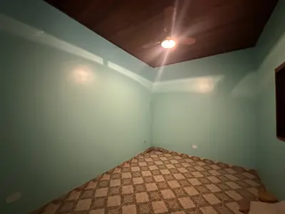 Casa - Térrea com Edícula com 5 quartos (sendo 1 suite(s)) a 790,00 metros praia.