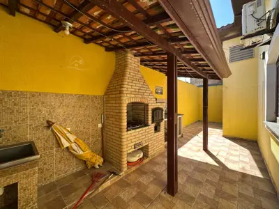Casa - Térrea com 4 quartos (sendo 1 suite(s)) a 90,00 metros praia.