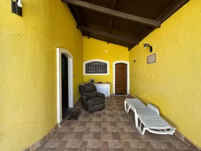 Casa - Térrea com 4 quartos (sendo 1 suite(s)) a 90,00 metros praia.