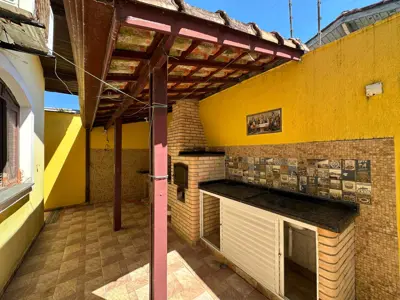 Casa - Térrea com 4 quartos (sendo 1 suite(s)) a 90,00 metros praia.