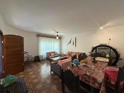 Casa - Térrea com 4 quartos (sendo 1 suite(s)) a 90,00 metros praia.