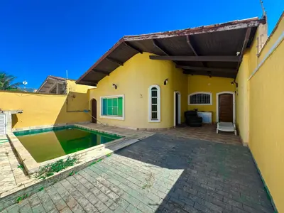 Casa - Térrea com 4 quartos (sendo 1 suite(s)) a 90,00 metros praia.