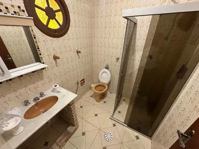 Casa - Térrea com 4 quartos (sendo 1 suite(s)) a 90,00 metros praia.