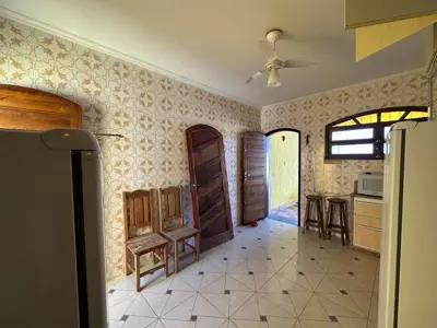 Casa - Térrea com 4 quartos (sendo 1 suite(s)) a 90,00 metros praia.