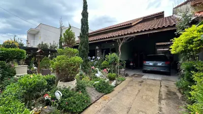 Casa - Sobrado com 3 quartos (sendo 1 suite(s)) a 700,00 metros praia.