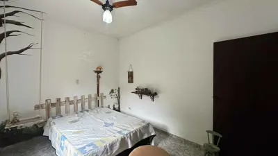 Casa - Sobrado com 3 quartos (sendo 1 suite(s)) a 700,00 metros praia.