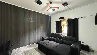 Casa - Sobrado com 3 quartos (sendo 1 suite(s)) a 700,00 metros praia.