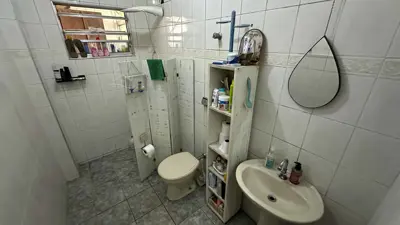 Casa - Sobrado com 3 quartos (sendo 1 suite(s)) a 700,00 metros praia.