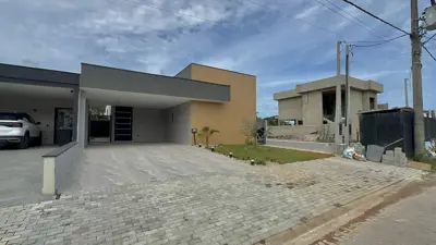 Casa - Térrea com piscina com 3 quartos (sendo 3 suite(s)) a 3000,00 metros praia.