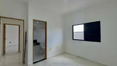 Casa - Térrea com piscina com 3 quartos (sendo 3 suite(s)) a 3000,00 metros praia.