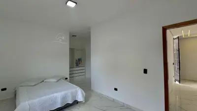 Casa - Térrea com piscina com 3 quartos (sendo 3 suite(s)) a 3000,00 metros praia.