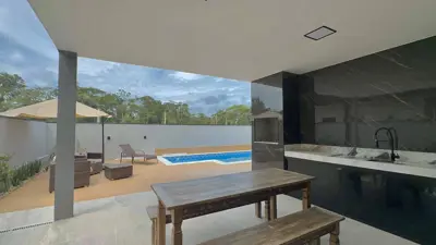 Casa - Térrea com piscina com 3 quartos (sendo 3 suite(s)) a 3000,00 metros praia.
