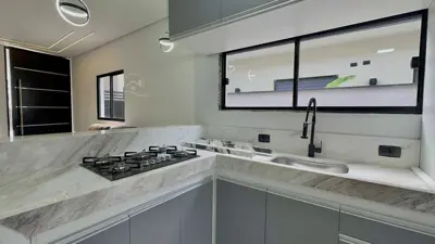 Casa - Térrea com piscina com 3 quartos (sendo 3 suite(s)) a 3000,00 metros praia.