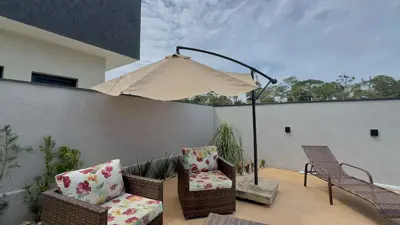 Casa - Térrea com piscina com 3 quartos (sendo 3 suite(s)) a 3000,00 metros praia.