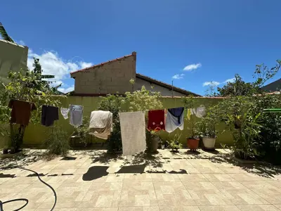 Casa - Térrea com 2 quartos (sendo 1 suite(s)) a 1300,00 metros praia.