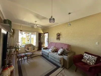 Casa - Térrea com 2 quartos (sendo 1 suite(s)) a 1300,00 metros praia.