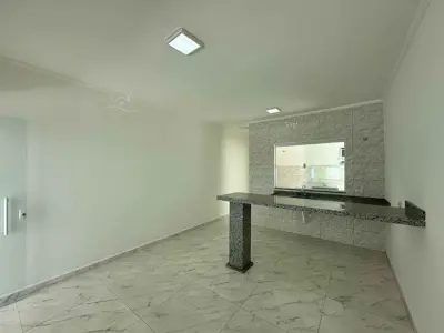 Casa - Térrea com 2 quartos (sendo 1 suite(s)) a 1000,00 metros praia.