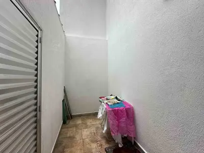 Casa - Sobrado com 3 quartos (sendo 2 suite(s)) a 800,00 metros praia.