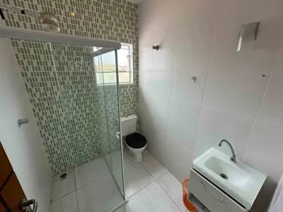Casa - Sobrado com 3 quartos (sendo 2 suite(s)) a 800,00 metros praia.