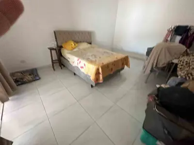 Casa - Sobrado com 3 quartos (sendo 2 suite(s)) a 800,00 metros praia.